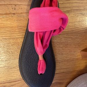 Sanuk Fabric Yoga Mat Shoes (Peach/Red) -Size 7